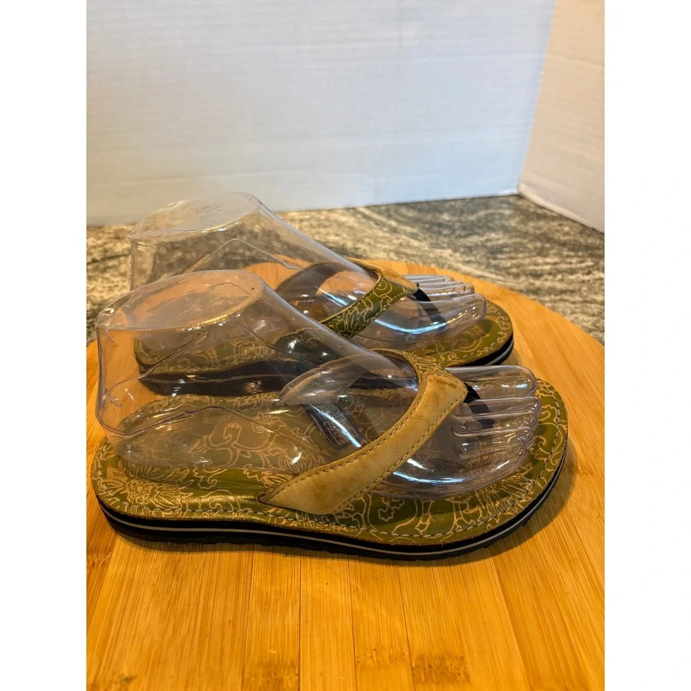Teva  Green Paisley Leather Flip Flops Thong Sandals Womens 6 S/N 6160
